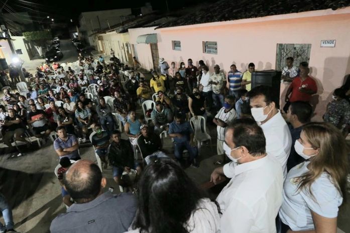 Em reunião com ambulantes, Luciano defende empregos e justiça social