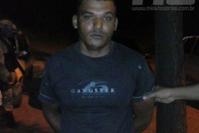 Polícia prende jovem com 30 bombinhas de maconha em Piranhas