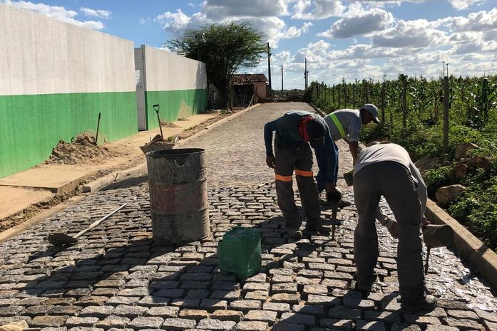 Prefeitura de Major Isidoro realiza pavimentação no Bairro de Fátima