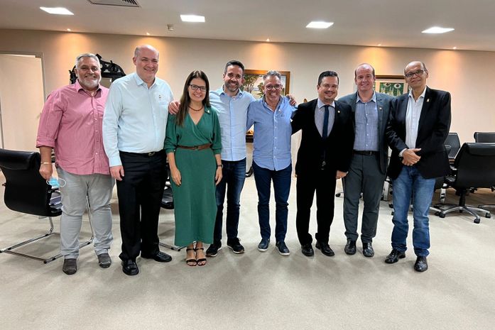 Paulo Dantas recebe proposta de estadualização do transporte universitário