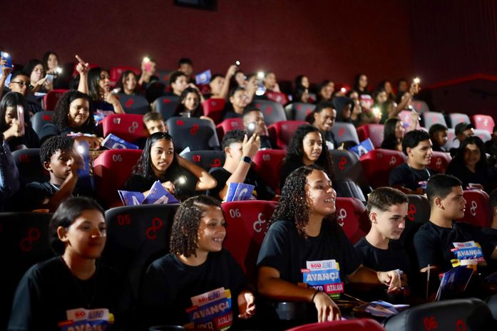 Alunos de Atalaia/AL têm 'Aulão' inédito do SAEB em cinema de Maceió
