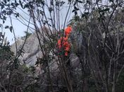 Homem pede socorro por ligação após se perder em serra há 8 dias; bombeiros realizam buscas no local