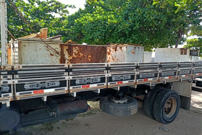 Vigilância Sanitária apreende oito freezers em condições insalubres na Pajuçara
