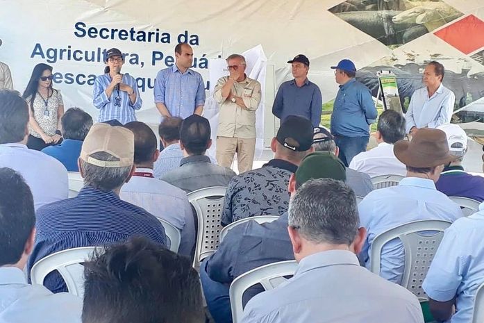 Prefeito Celino Rocha acompanha mais uma colheita do Grupo Santana em Anadia