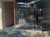 Prédio da Rádio Gazeta FM é alvo de ataque; vidraça e porta são quebradas