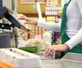 Golpe no caixa: Funcionária de supermercado e cliente são presas em flagrante