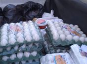 Carnes, ovos e laticínios estragados: operação apreende 100 kg de alimentos na Ponta Verde 