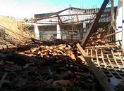 Teto de pátio de escola estadual desaba em Penedo