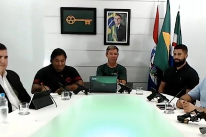 Armas: “Não abra mão do direito de se defender”, diz Cabo Bebeto