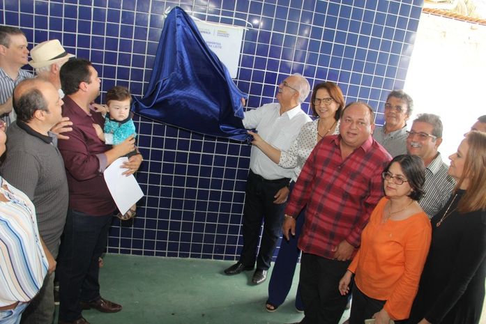 Professora Graça e vereadores participam de solenidade que presta homenagem a Acebílio Vieira Leite