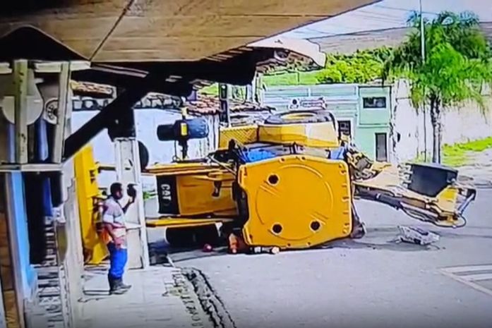 Trator tomba sobre homem após ser atingido por VLT em Rio Largo