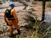 Risco de novo rompimento suspende buscas; espaço aéreo é fechado