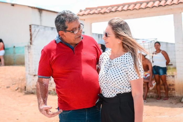 Prefeita Santana Mariano, recebe Wilson da Rocha proprietário do Circo Spadoni em Major Izidoro.