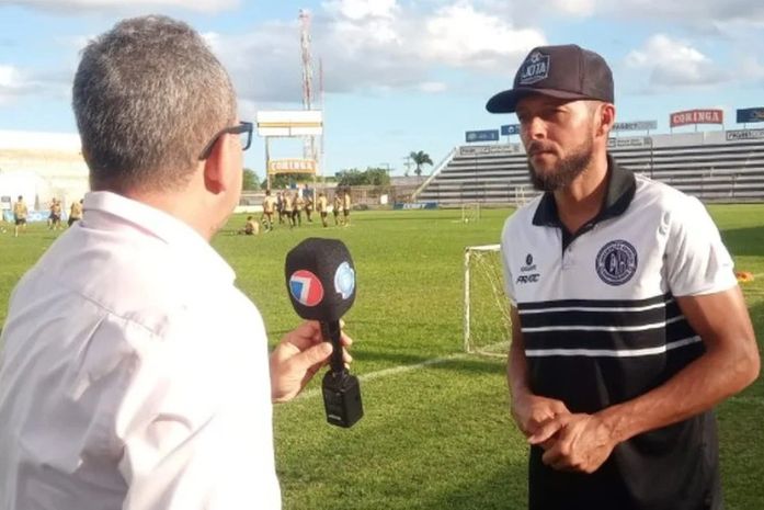 Jota Guerreiro usa redes sociais para anunciar saída do Asa