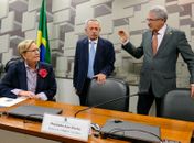 Benedito de Lira entre senadora e deputado