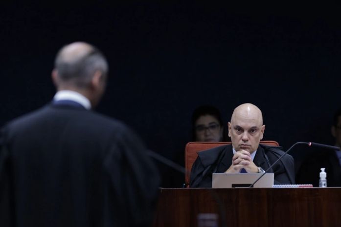Defesas de réus da suposta trama golpista questionam delação de Cid e atuação de Moraes no segundo dia de julgamento