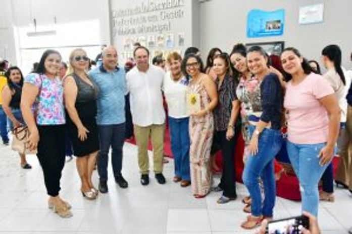 Prefeito Luciano homenageia servidor público e autoriza mais sete obras em Arapiraca