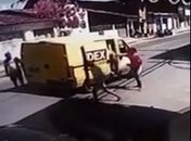 Funcionários dos Correios são rendidos durante assalto; veja vídeo