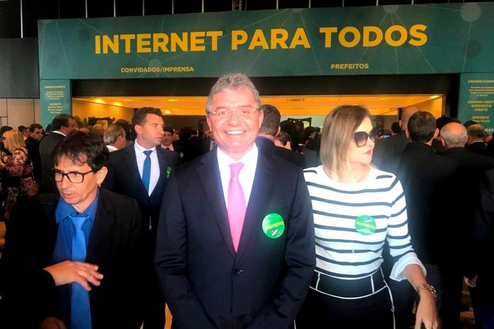 Em Brasília, prefeito participa de cerimônia de adesão ao “Programa Internet para Todos”