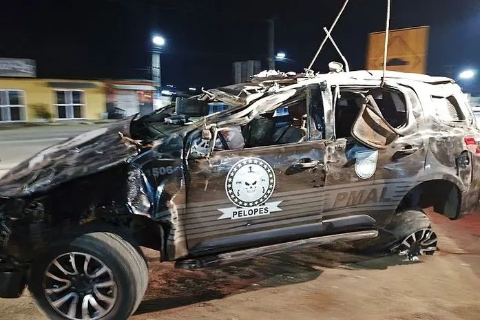 Viatura policial capotou durante a perseguição