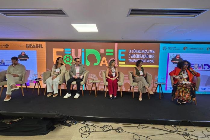 A convite do Ministério da Saúde, pela segunda vez, esta ativista, Arísia Barros, participa da mesa de abertura do Programa Nacional Equidade SUS