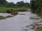 Fortes chuvas inundam várias ruas de Arapiraca e acesso a comunidade Flexeiras está bloqueado