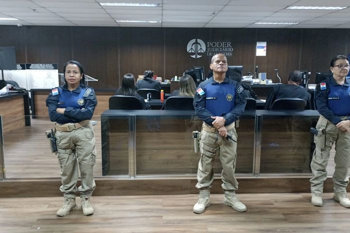 Mãe que tentou asfixiar bebê com bolo, em festa, perde a guarda e é condenada por lesão grave