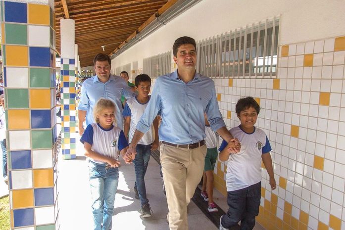 Rui fala de aumento de vagas e avanços na educação