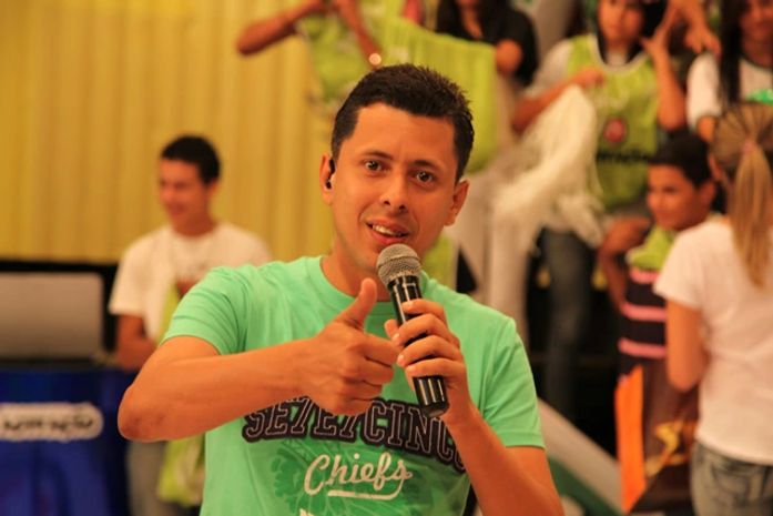 Apresentador de TV é alvo de ação judicial movida pelo prefeito Rogério Teófilo