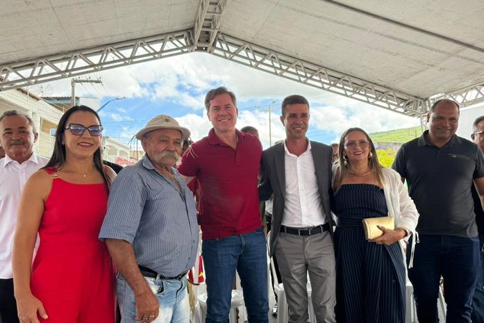 Marx Beltrão participa das festividades dos 34 anos de Pariconha e entrega nova frota de veículos ao município