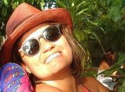 E eu estou aqui apresentando essa mulher. Uma  preta poderosa que quero muito bem.