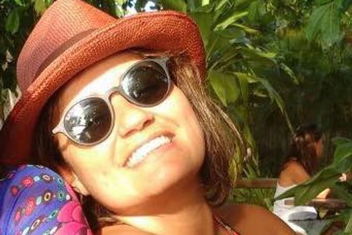 E eu estou aqui apresentando essa mulher. Uma preta poderosa que quero muito bem.