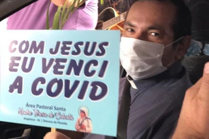 Padre Samuel Ventura recebe alta hospitalar após vencer o Covid-19 em Arapiraca