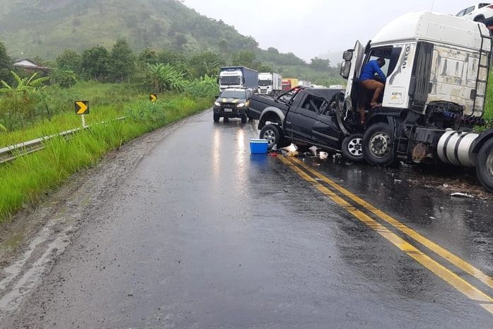 Motorista morre ao colidir contra carreta no final da duplicação da BR 101 em Joaquim Gomes