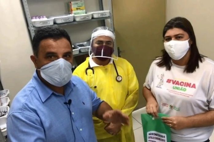 Prefeito anuncia a distribuição de kit de medicamentos para pacientes com síndromes gripais