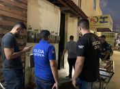 Peritos encontram manchas de sangue em casa de garçonete assassinada pelo genro e pela filha