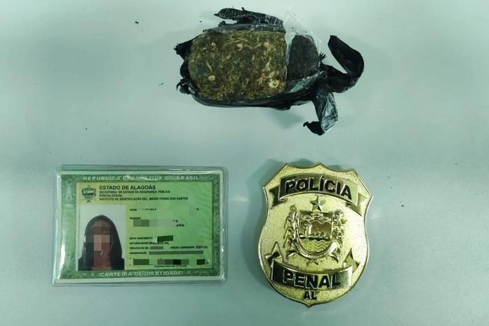 Acompanhada dos filhos, mulher é presa ao tentar levar droga para esposo na Penitenciária de Segurança Máxima