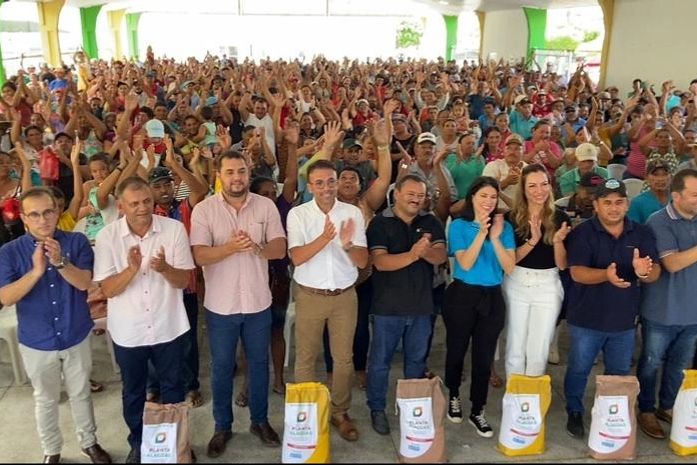 Prefeitura de Major Izidoro entrega sementes à agricultores
