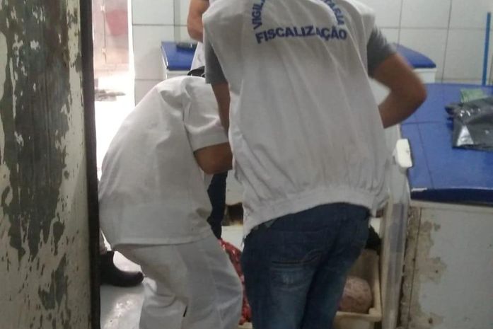 Vigilância Sanitária de Maceió apreende 350kg de alimentos impróprios e interdita duas avícolas