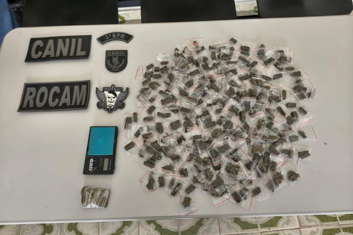 Polícia Militar retira armas e mais de quatro quilos de drogas das ruas no interior do estado