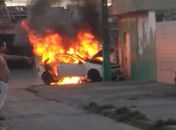 Incêndio atinge veículo de passeio na parte alta de Maceió; veja vídeo