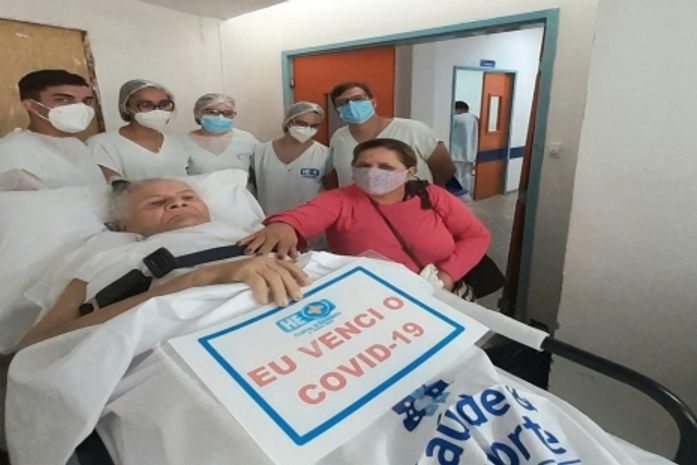 Após 138 dias internada com Covid-19, idosa de 75 anos tem alta no HE do Agreste