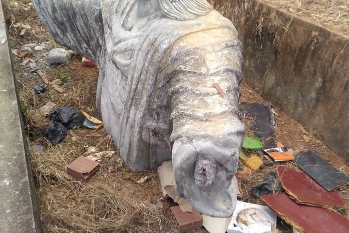Cabos eleitorais de candidato a prefeito quebram imagem de Cristo Redentor