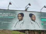 

O  outdoor do Conselho Regional de Medicina da Bahia  reforça o estereótipo racista, do ponto de vista estrutural- afirma a escritora Bárbara Carine
