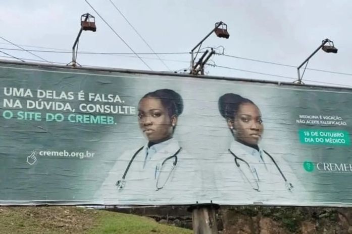 

O  outdoor do Conselho Regional de Medicina da Bahia  reforça o estereótipo racista, do ponto de vista estrutural- afirma a escritora Bárbara Carine
