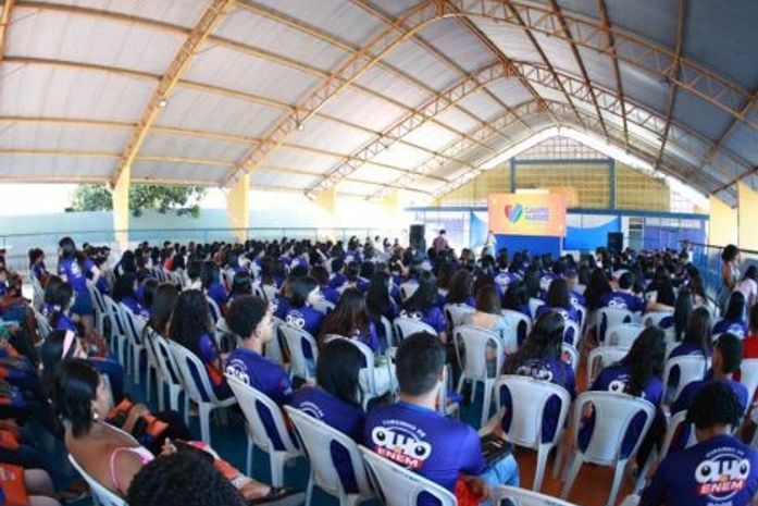 Mais de 300 estudantes participaram da aula inaugural do Cursinho de Olho no ENEM 2025 em Campo Alegre