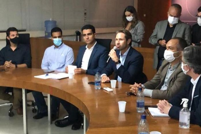 Pedro Vilela se reúne com JHC e a Abrasel