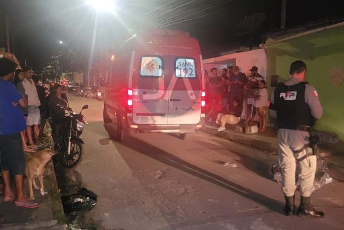 Jovem é morto com tiro no rosto enquanto carregava filha de 4 anos no colo, em Arapiraca