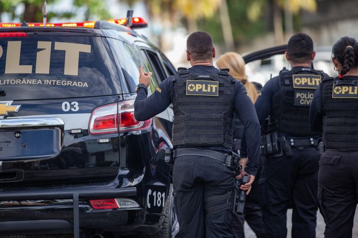 Motorista embriagado e sem CNH tenta atirar contra vítima após briga de trânsito e é preso em Maceió