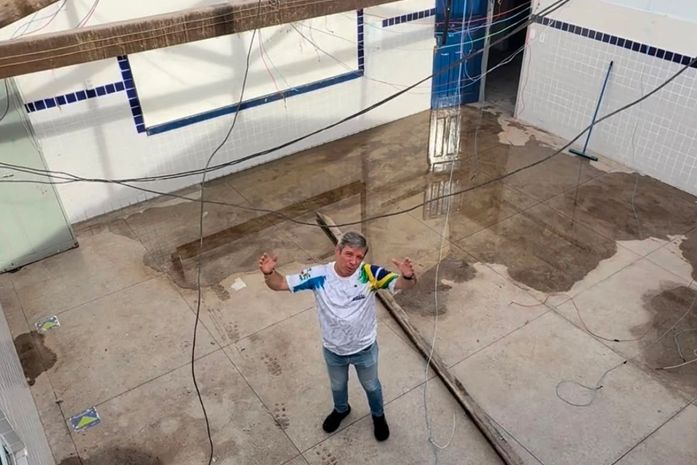 “Esse é o retrato da preocupação que o governo tem com o futuro de Alagoas”, diz Cabo Bebeto ao denunciar escola com sala de aula sem teto